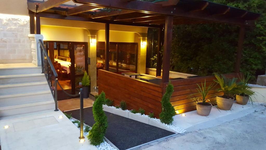 Villa Cezar Kaštel Lukšić Exterior foto