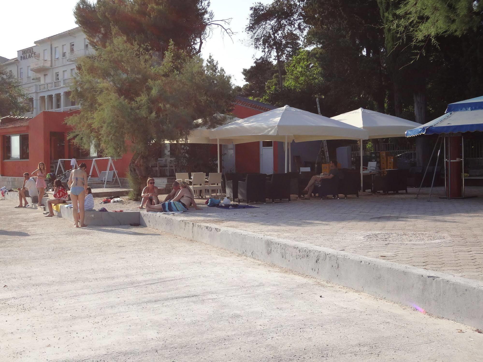 Villa Cezar Kaštel Lukšić Exterior foto
