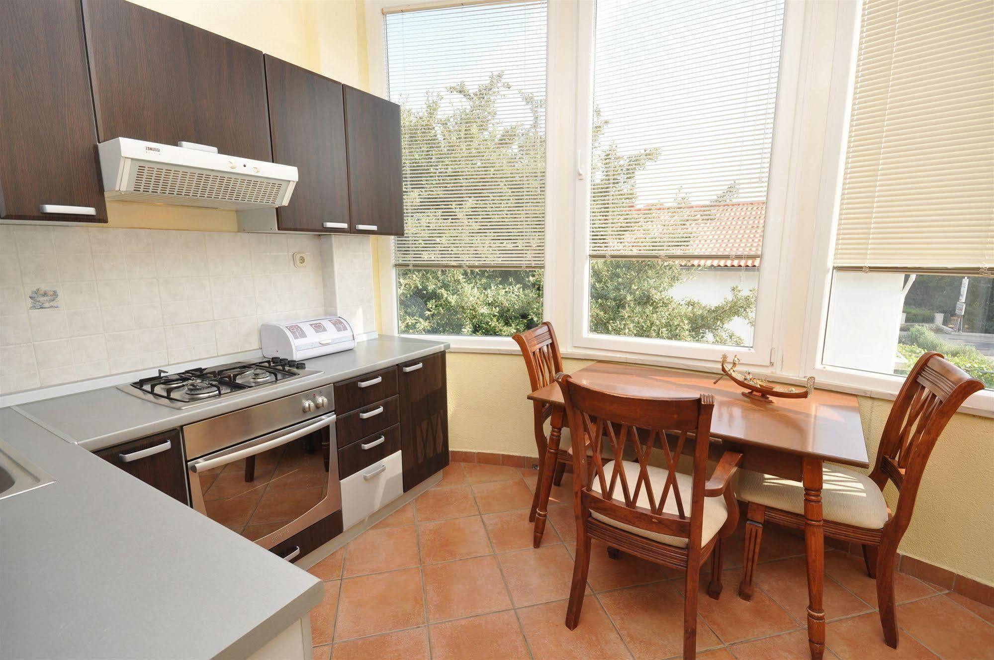 Villa Cezar Kaštel Lukšić Exterior foto